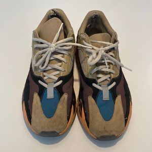 YEEZY BOOST 700
"Enflame Amber"